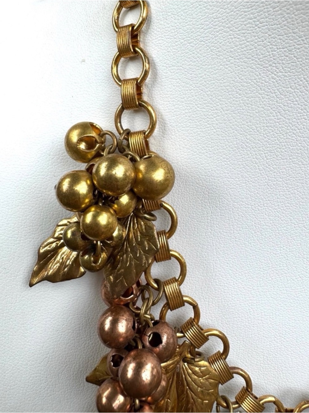 VINTAGE 1940s Copper, Gold-tone, & Silver-tone Grape Cluster Book-chain Necklace - Picture 8 of 11